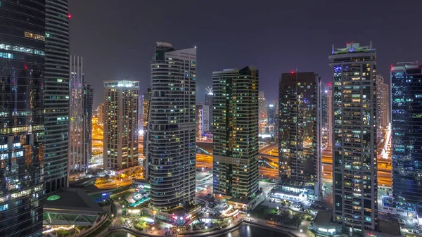 Residentiële en kantoorgebouwen in Jumeirah Lake Towers district Night timelapse in Dubai — Stockfoto