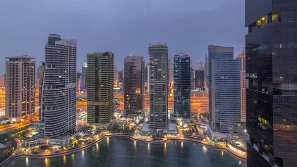 Residentiële en kantoorgebouwen in Jumeirah Lake Towers district Night to Day timelapse in Dubai — Stockfoto