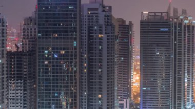 Jumeirah göl kuleleri konut ve ofis binaları Dubai'de gündüz timelapse ilçe gece