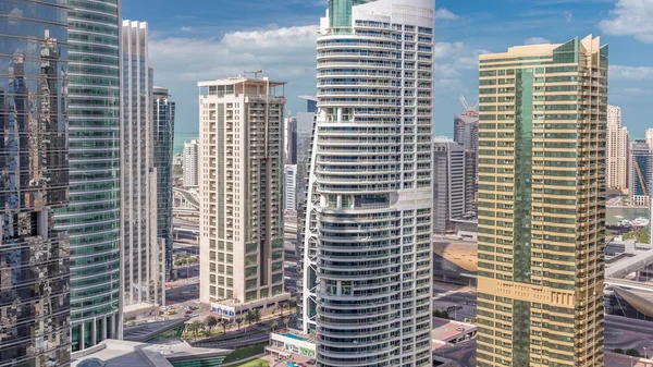 Bostadslägenheter och kontor i Jumeirah Lake Towers-distriktet Timelapse i Dubai — Stockfoto