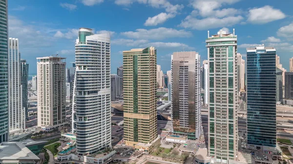 Жилые квартиры и офисы в Jumeirah озера башни района Timelapse в Дубае — стоковое фото