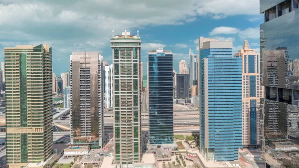 Apartamentos e escritórios residenciais em Jumeirah lago torres distrito timelapse em Dubai — Fotografia de Stock