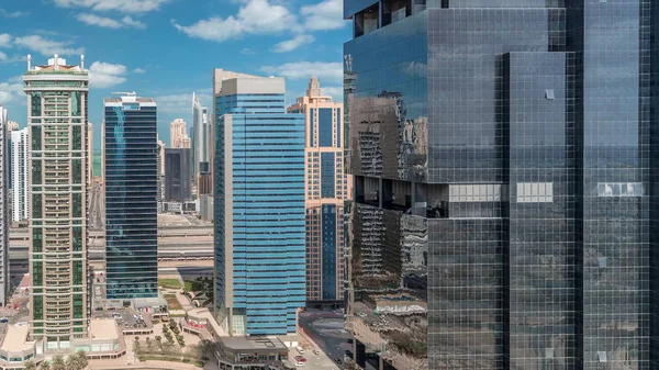Apartamentos e escritórios residenciais em Jumeirah lago torres distrito timelapse em Dubai — Fotografia de Stock