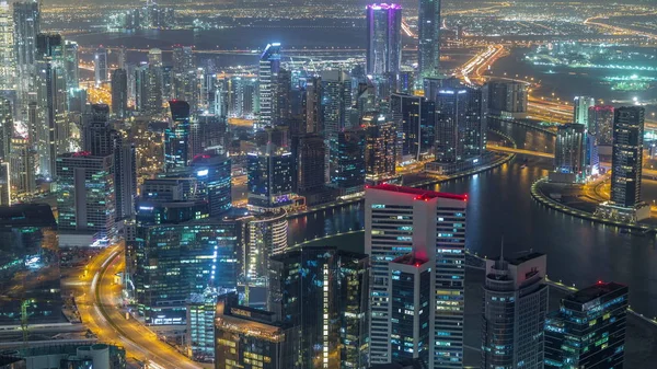 Panoramiczny widok z lotu ptaka wieże Business Bay w Dubai Night timelapse. — Zdjęcie stockowe