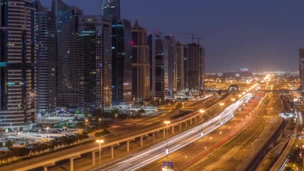 Vista aérea de la carretera Sheikh Zayed cerca de Dubai Marina y JLT noche al día timelapse, Dubai . — Vídeos de Stock