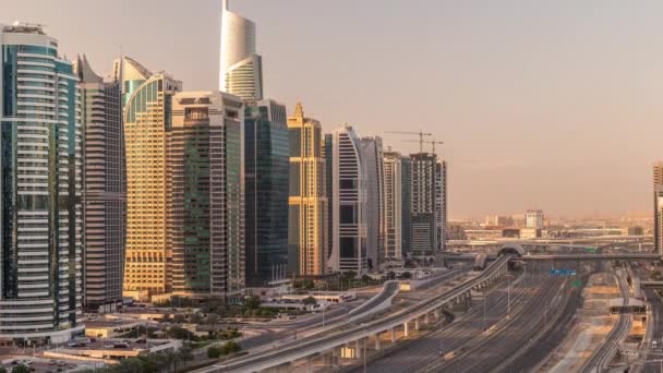 Vista aerea dall'alto sulla strada Sheikh Zayed vicino a Dubai Marina e al timelapse JLT, Dubai . — Video Stock