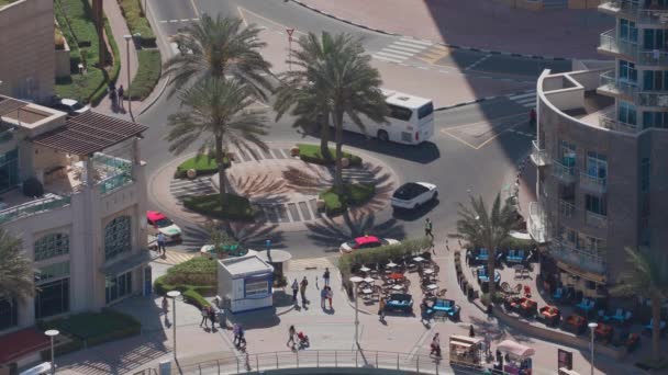 Dubai Marina hava sahasında rıhtım güvertesi. Dubai, Birleşik Arap Emirlikleri — Stok video