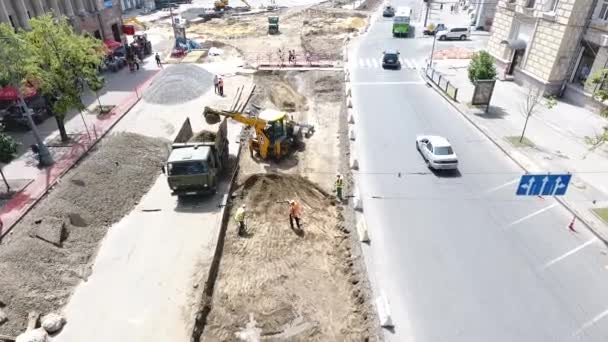 Reconstrução de estradas com trilhos de eléctrico intersecção, canteiro de obras — Vídeo de Stock