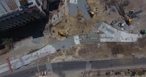 Rekonstruksi jalan dengan persimpangan rel trem, lokasi konstruksi — Stok Video