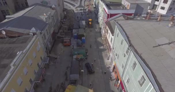Реконструкция дороги с перекрестком трамвайных рельсов, строительная площадка — стоковое видео