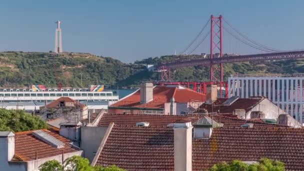 Luchtfoto van het centrum van Lissabon Skyline Of The Old Historical City timelapse And 25 de Abril Bridge In Portugal — Stockvideo