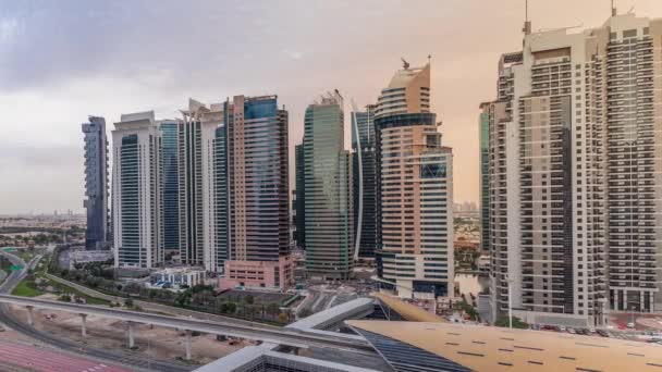 Vista aérea para a estrada Sheikh Zayed perto de Dubai Marina e JLT timelapse, Dubai . — Vídeo de Stock