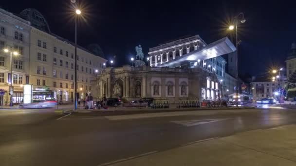 Night view of equestrian statue of Archduke Albert in front of the Albertina Museum timelapse hyperlapse in Vienna, Austria — 비디오