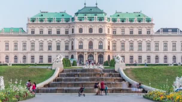 Schloss Belvedere mit wunderschönem floralen Garten im Zeitraffer, Wien Österreich — Stockvideo