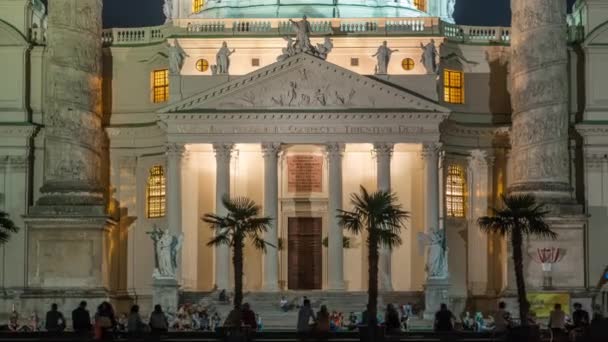 Karlskirche en la plaza Karlsplatz noche timelapse en Viena, Austria . — Vídeos de Stock