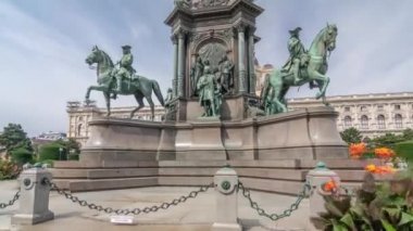 Avusturya Viyana 'daki İmparatoriçe Maria Theresia Anıtı zaman atlaması ve Sanat Tarihi Müzesi.