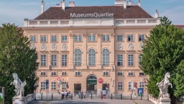 ミュージアムスクエア・タイムラプスまたはミュージアム・クアルティエは、オーストリアのウィーンの中心部に位置するエリアです。. — ストック動画