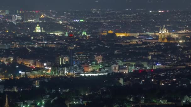 Skyline de Viena desde el punto de vista del Danubio Leopoldsberg aerial night timelapse . — Vídeos de Stock