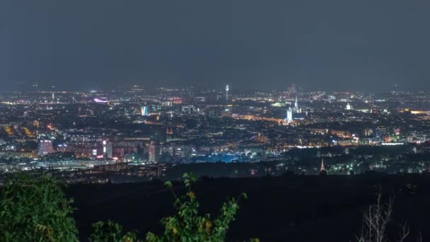Skyline of Vienna from Danube Viewpoint Leopoldsberg εναέρια νύχτα timelapse. — Αρχείο Βίντεο