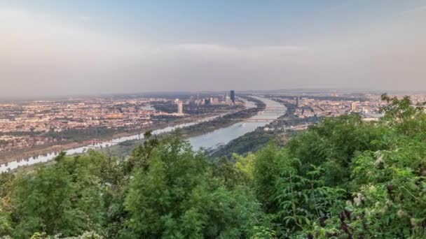 Skyline of Vienna from Danube Viewpoint Leopoldsberg εναέρια timelapse. — Αρχείο Βίντεο