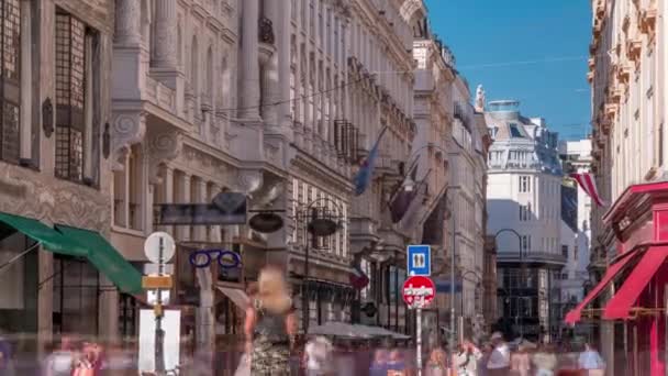 Kohlmarkt ulice z Hofburg Komplex timelapse v centru Vídně v Rakousku s davem v ulici — Stock video