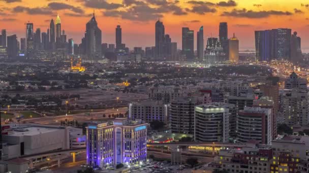 Vista de la transición del día a la noche en la ciudad de Dubai, Emiratos Árabes Unidos Timelapse Aerial — Vídeos de Stock