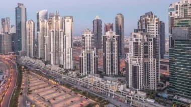 Dubai 'deki Panorama Panorama' da gece gündüz havadan zaman geçiyor..
