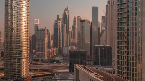 Dubai International Financial Centre distrito com arranha-céus modernos timelapse ao nascer do sol — Vídeo de Stock