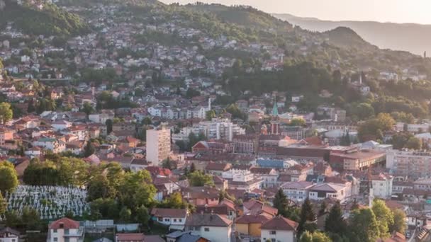 Panoramische luchtfoto van de historische binnenstad van Sarajevo timelapse — Stockvideo