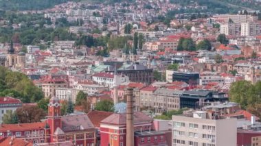 Saraybosna 'nın eski şehir çatıları ve tepelerdeki evler, Saraybosna ve Bosna-Hersek' in hava manzarası