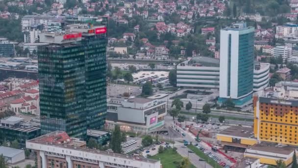 Letecký pohled na jižní část města Sarajeva. — Stock video