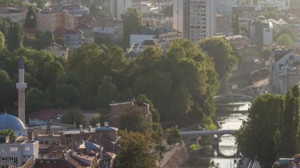 Paisaje urbano aéreo panorámico del centro histórico de Sarajevo timelapse — Vídeos de Stock