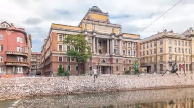 Saraybosna 'daki Rektörlük ve Hukuk Fakültesi binası zaman atlamasını hızlandırdı