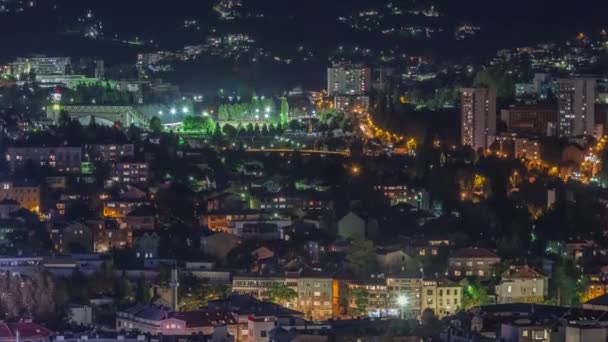 Panorama miasta ze Starego cmentarza żydowskiego noc timelapse w Sarajewie — Wideo stockowe