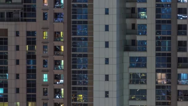 Luces desde ventanas de oficinas en Dubai Aerial Timelapse — Vídeo de stock