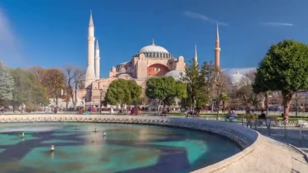 Hagia Sophia timelapse hyperlapse med en fontän, Istanbul, Turkiet — Stockvideo