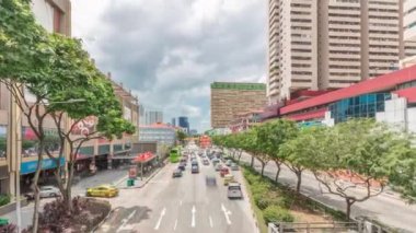 Eu Tong Sen Caddesi 'ndeki trafiğin havadan görüntüsü ve Çin Mahallesi' ne giden yeni köprü yolu.