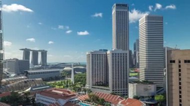 Marina Körfezi ve gökdelenleri ile güzel bir sabah manzarası. Gökdelenler, gökyüzü, hava çizgisi, zaman çizgisi, hiperhız..