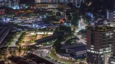 Singapur 'daki işlek otobüs terminaline hava görüntüsü.