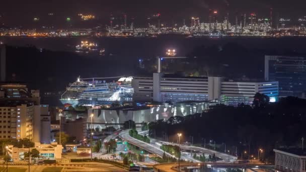Σιγκαπούρη Cruise Centre είναι ένα τερματικό κρουαζιερόπλοιων εναέρια νύχτα timelapse — Αρχείο Βίντεο