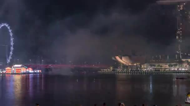 Spettacolo di fuochi d'artificio sul lungomare di Marina Bay per celebrare il nuovo anno lunare timelapse — Video Stock