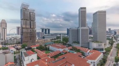 Marina Körfezi ve gökdelenlerle akşam manzarası. Gökdelenler, gökyüzü, gökyüzü zaman çizgisi..