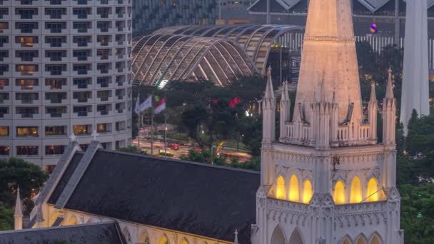 Cattedrale di St. Andrews aereo giorno alla notte timelapse. Si tratta di una cattedrale anglicana a Singapore, la più grande cattedrale del paese . — Video Stock