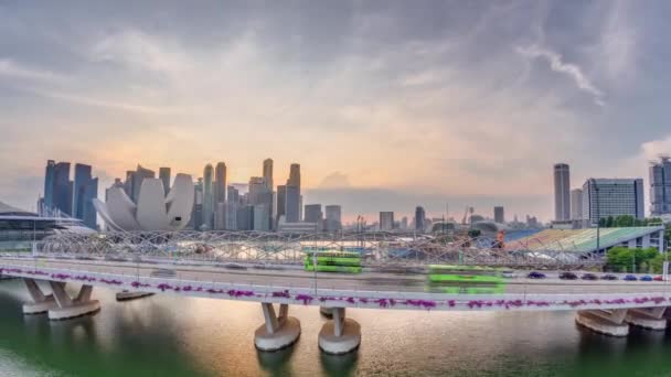 Widok z lotu ptaka na Helix Bridge i Bayfront Avenue z rozmachem w Marina Bay, Singapur — Wideo stockowe