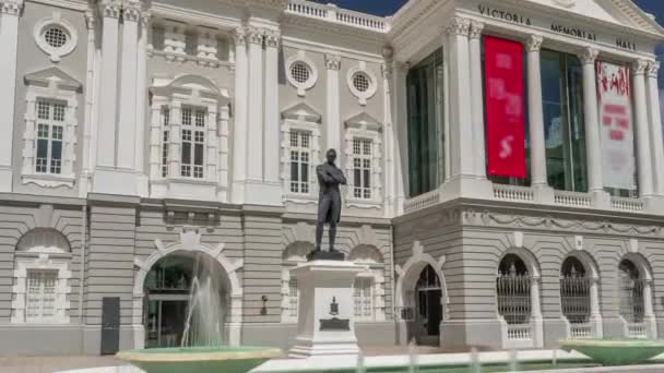 Das Victoria Theatre and Concert Hall ist ein Zentrum der darstellenden Kunst im Zentrum Singapurs Zeitraffer-Hyperlapse. — Stockvideo