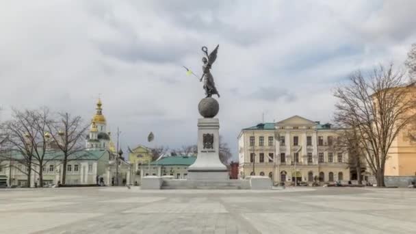 独立時経過過経過の記念碑。ウクライナのハリコフ — ストック動画