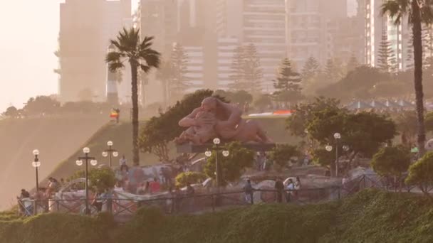 El Parque del Amor oder Liebespark Zeitraffer in Miraflores bei Sonnenuntergang, Lima, Peru. — Stockvideo