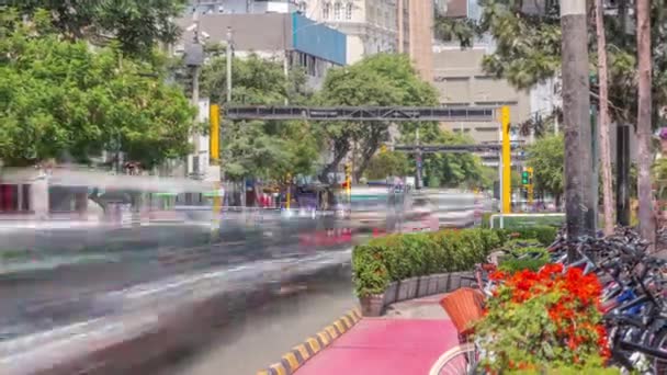 Piste cyclable rouge dans l'avenue Jose Larco et parking vélo timelapse à Miraflores, Lima Pérou — Video