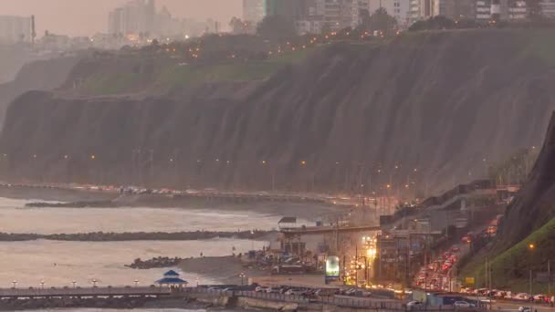 Vista aérea de la costa de Limas en el barrio de Miraflores día a noche timelapse, Lima, Perú — Vídeos de Stock