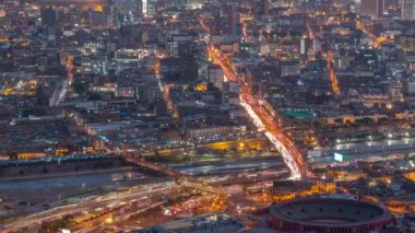 Lima 'nın hava görüntüsü San Cristobal tepesinden gece gündüz yükseliyor..